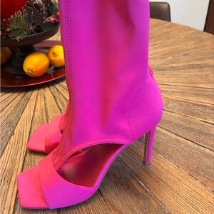 Rouge Helium Fuchsia Heeled Boots